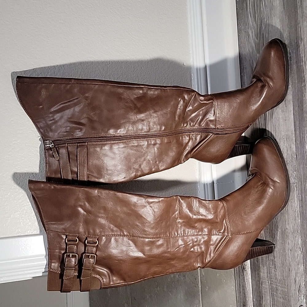 Guess Brown boots!